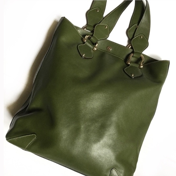 Gucci Handbags - Authentic Gucci leather handbag w/horse-bit detail